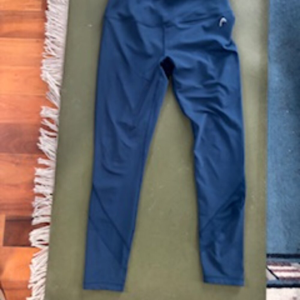 BLUE YOGA PANTS!